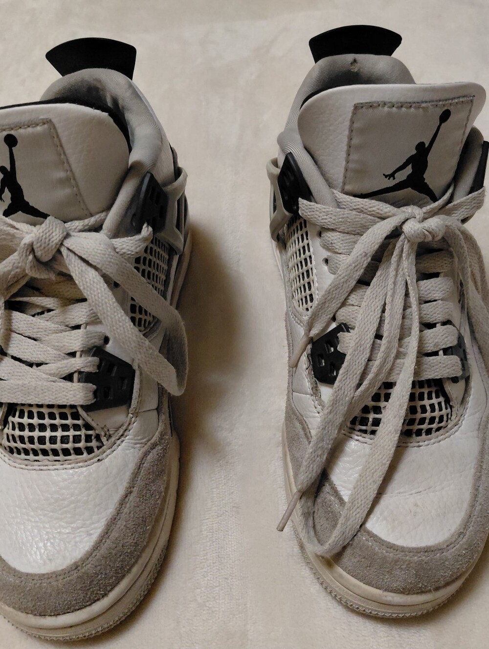👟 Nike Air Jordan 4 Retro White Gray Size 4 US